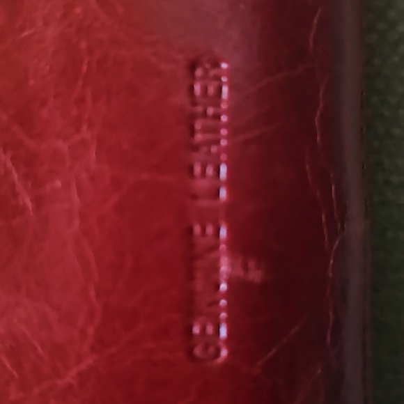 Kenneth Cole Reaction Wallet - Picture 4 of 7